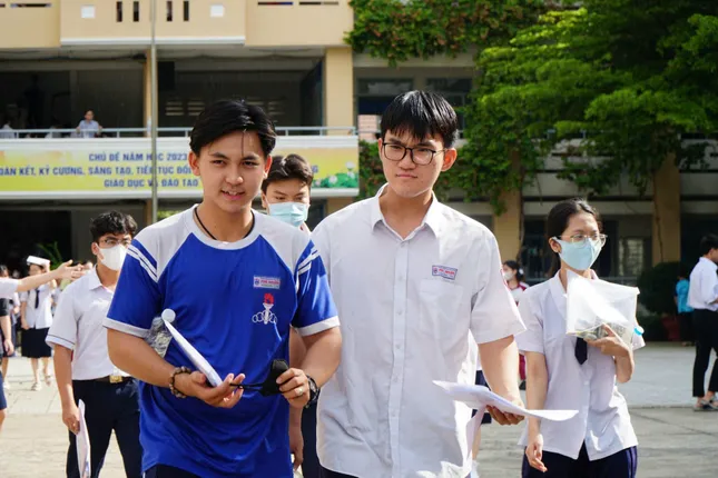 ដំឡើង​កាមេរ៉ា​ឃ្លាំមើល​នៅ​កន្លែង​ប្រឡង​សញ្ញាបត្រ​មធ្យម​សិក្សា​ទុតិយភូមិ​ឆ្នាំ​២០២៥ ក្នុង​ទីក្រុង​ហូជីមិញ រូបភាព ១