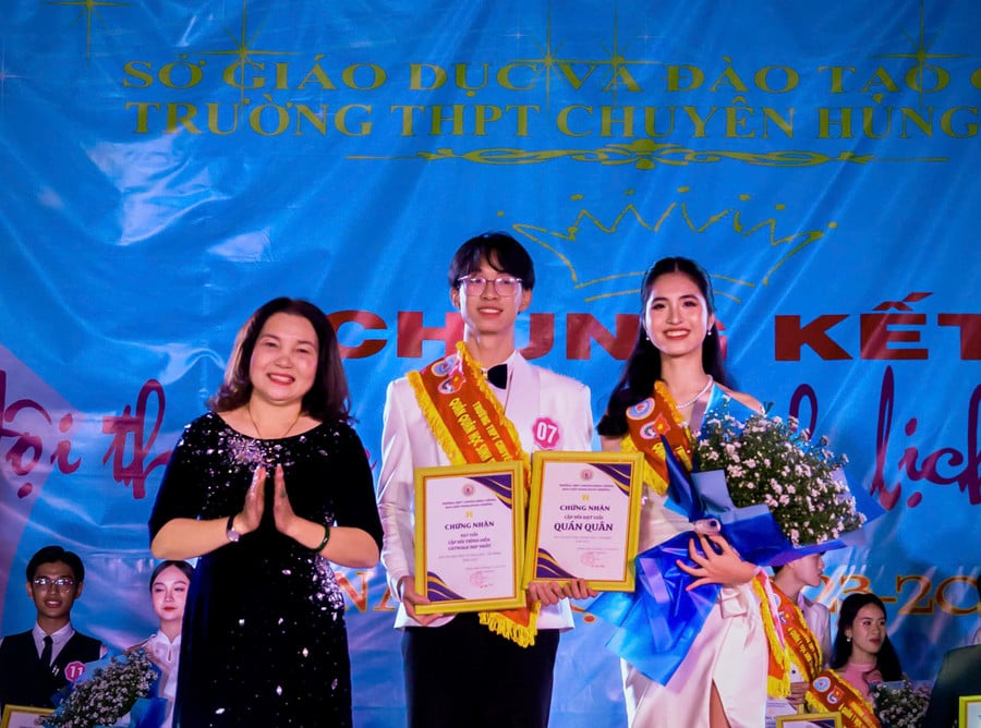 phuong-nghi-tung-gianh-quan-quan-hoi-thi-hoc-sinh-thanh-lich-va-tai-nang-nam-hoc-2023-2024-do-truong-thpt-chuyen-hung-vuong-to-chuc-anh-nvcc.jpg