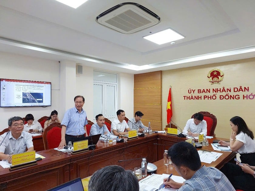GS-TS Vũ Minh Cát - Nguyên Trưởng khoa Kỹ thuật Biển, Trường Đại học Thủy lợi phát biểu tại hội thảo.