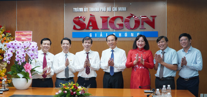 Bí thư Thành ủy TP HCM Nguyễn Văn Nên chúc mừng các cơ quan báo chí - Ảnh 2.