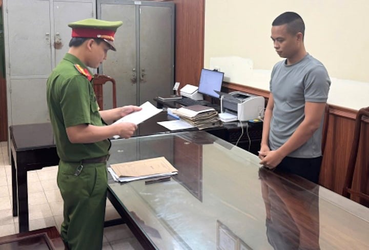 Cơ quan Cảnh sát điều tra Công an tỉnh Ninh Bình công bố lệnh bắt bị can để tạm giam đối với Lê Văn Hải, chủ kênh TikTok 