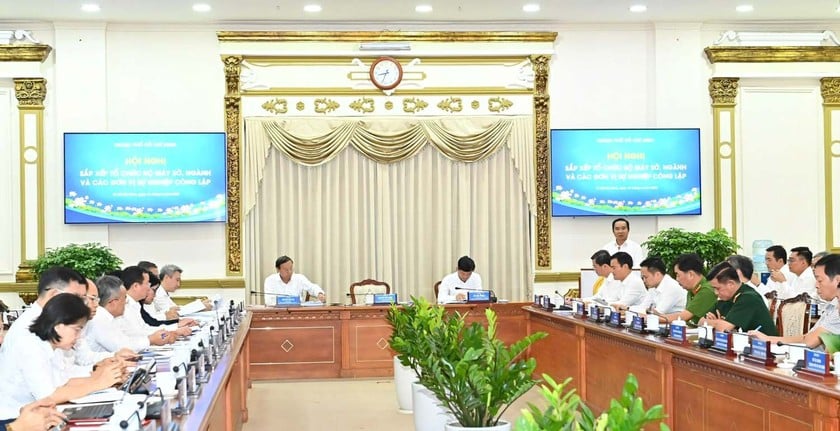 Đại diện 3 tỉnh, thành cam kết sau ngày 1/7, cả hệ thống chính trị TP HCM mới đi vào hoạt động, sẽ vận hành thông suốt. (Ảnh: G.Trường)