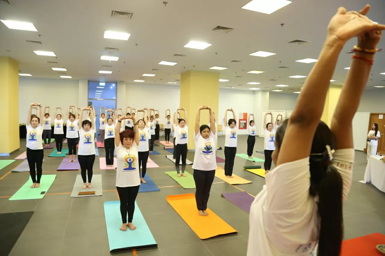 Đồng diễn Yoga. (Ảnh: Thành Long)