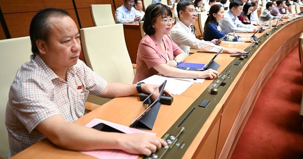 Quốc hội "chốt" giảm 2% thuế VAT đến hết năm 2026, mở rộng nhiều dịch vụ, hàng hoá