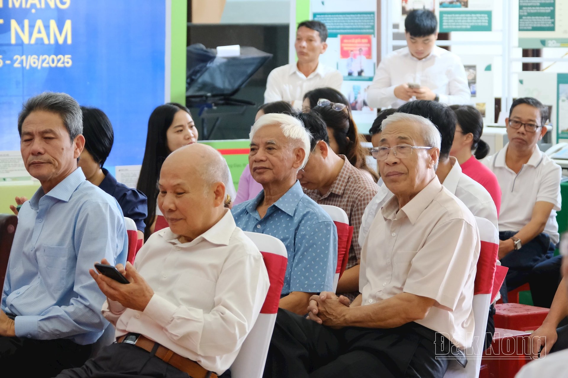 Nguyên lãnh đạo Hội Nhà báo tỉnh qua các thời kỳ tham dự 