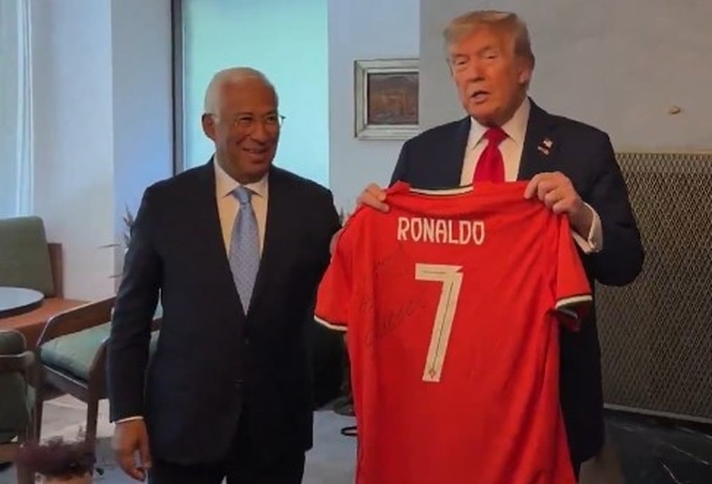 C.Ronaldo gửi quà, kèm theo lời nhắn nhủ đặc biệt với Tổng thống Trump - 1
