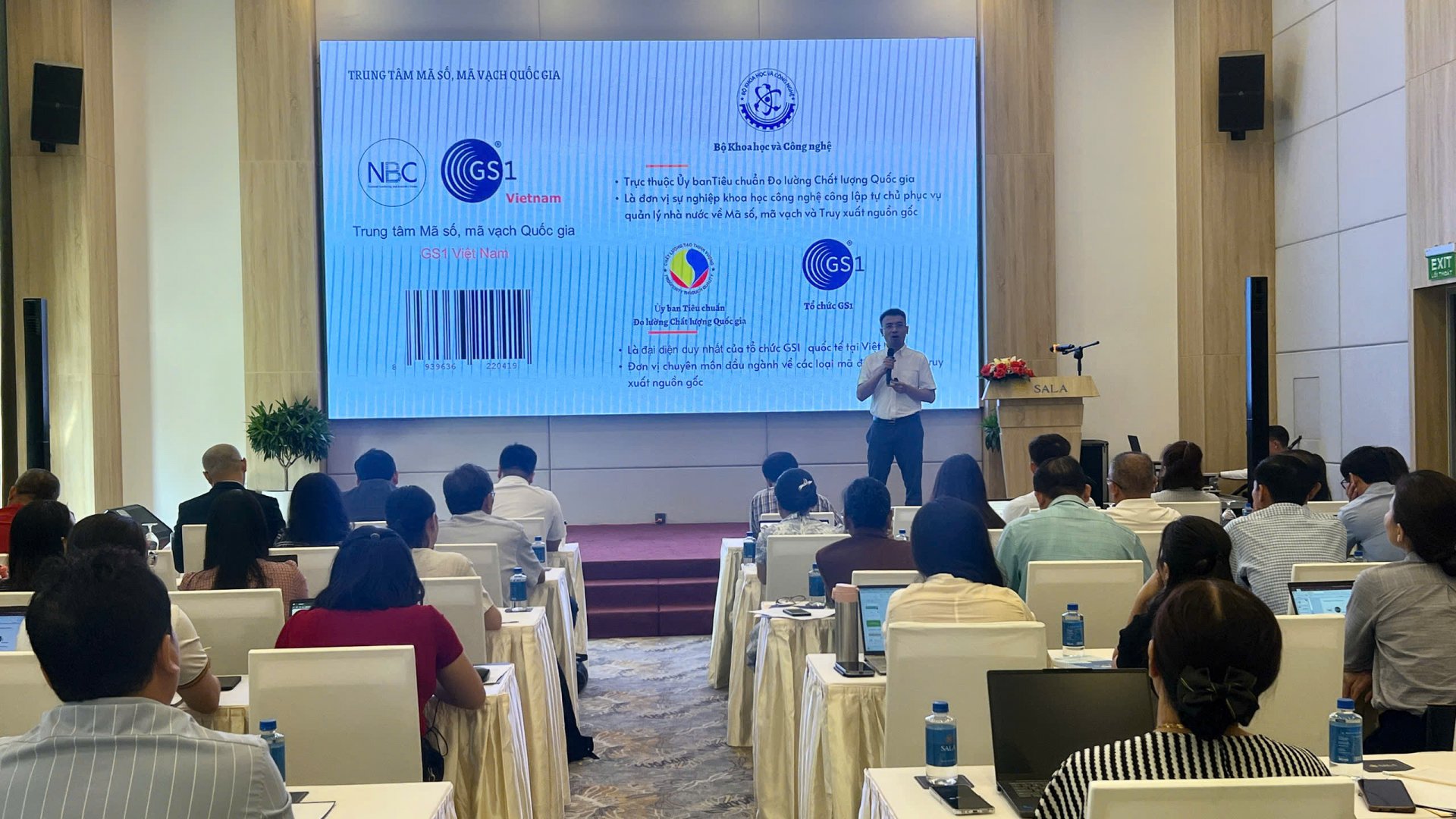 Quang cảnh hội nghị. Ảnh: VÕ PHÊ
