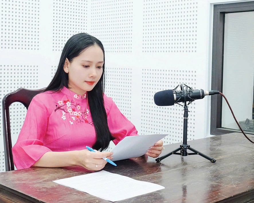 Những “bông hồng” cầm bút