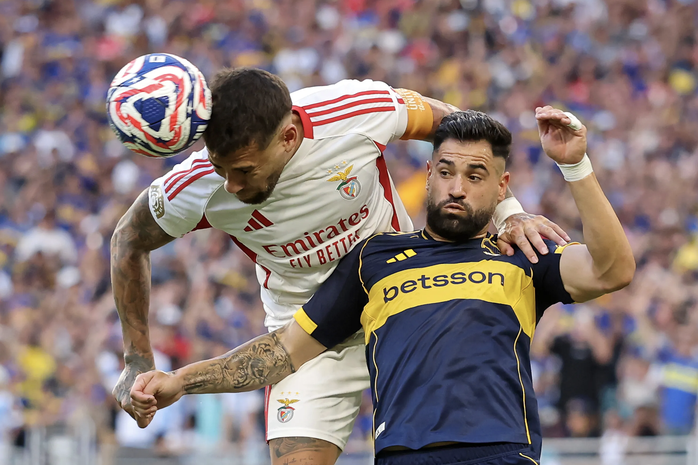 Đại chiến bóng đá Latin, Boca Juniors cầm chân Benfica trận cầu 4 bàn, 3 thẻ đỏ - Ảnh 6.
