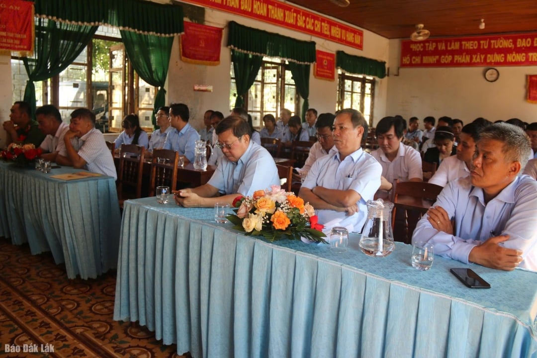 Các đại biểu tham dự chương trình.