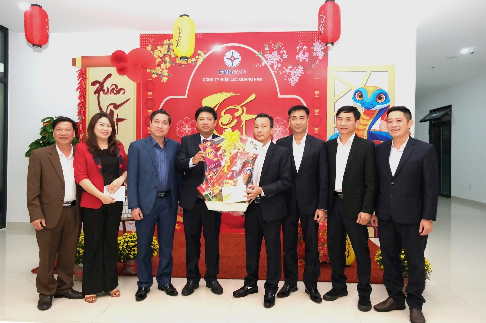 Bí thư Tỉnh ủy Quảng Nam Lương Nguyễn Minh Triết và các đồng chí trong Ban Thường vụ Tỉnh ủy thăm và làm việc với lãnh đạo PC Quảng Nam vào đầu năm 2025
