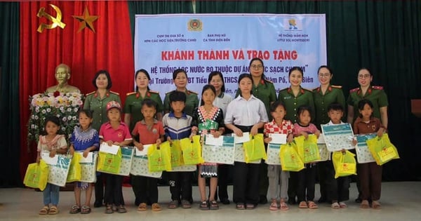Phụ nữ các học viện, trường Công an tặng “Nước sạch cho em” ở Điện Biên