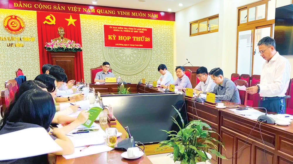 Quang cảnh 
Kỳ họp thứ 28 
của Ủy ban Kiểm tra Tỉnh ủy Lâm Đồng