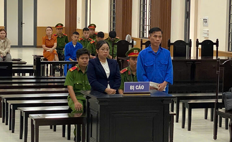 ទាំង​នៅ​ក្នុង​ពន្ធនាគារ​ពី​បទ​ឆបោក