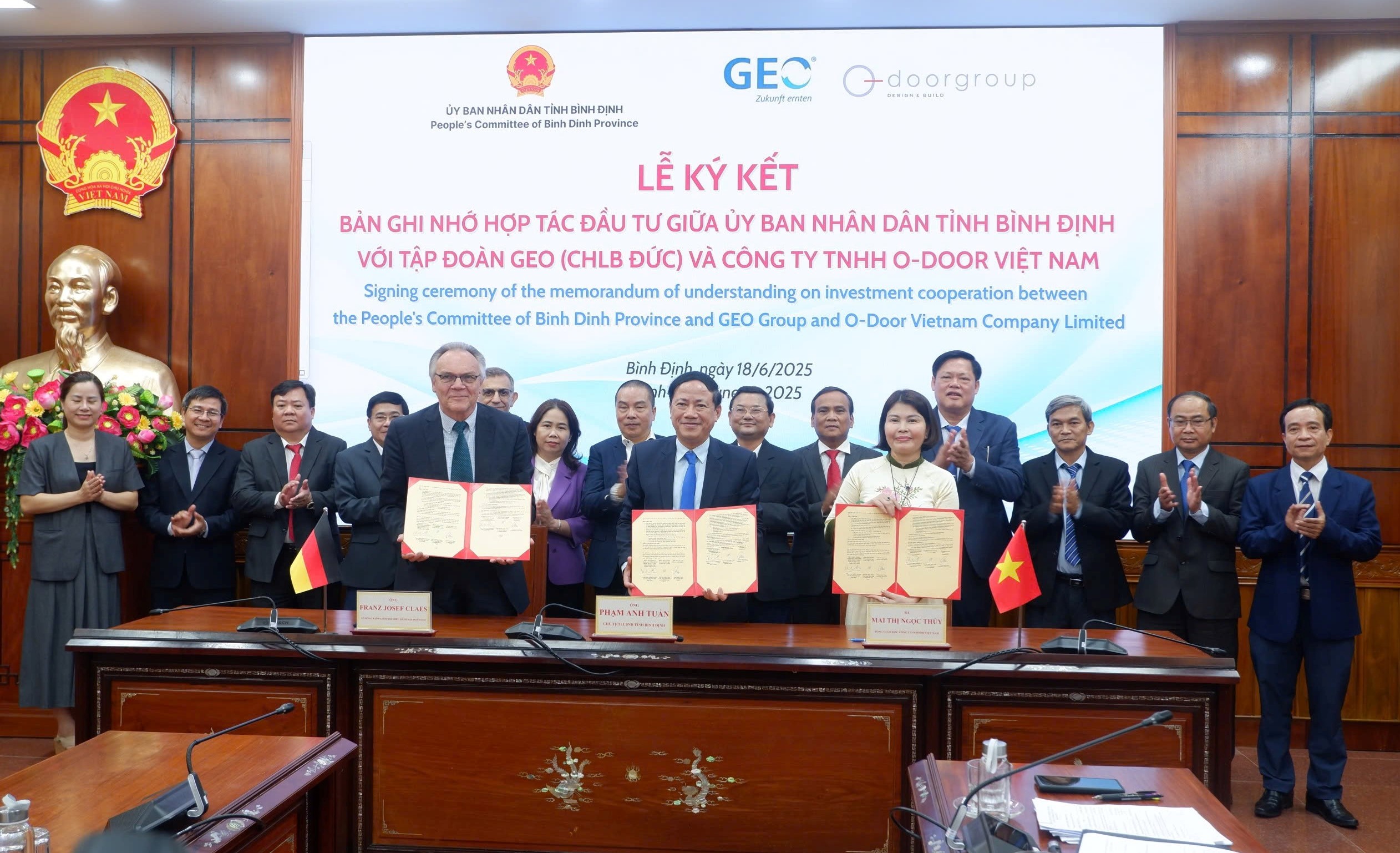 Chủ tịch UBND tỉnh Phạm Anh Tuấn làm việc với Tập đoàn GEO (Đức) và Công ty O-DOOR Việt Nam và tiến hành ký kết Bản ghi nhớ hợp tác đầu tư (MOU)