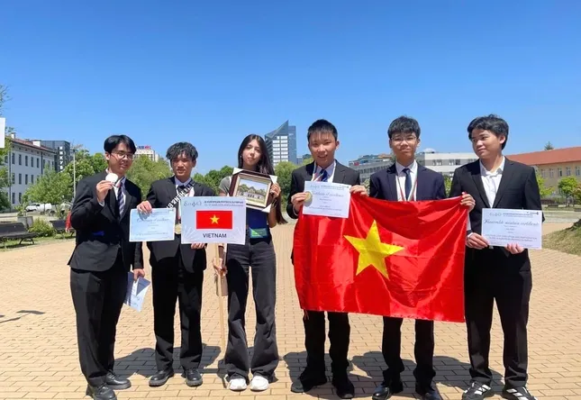 Học sinh Việt Nam giành thành tích đặc biệt tại Olympic Vật lý Châu Âu ảnh 1