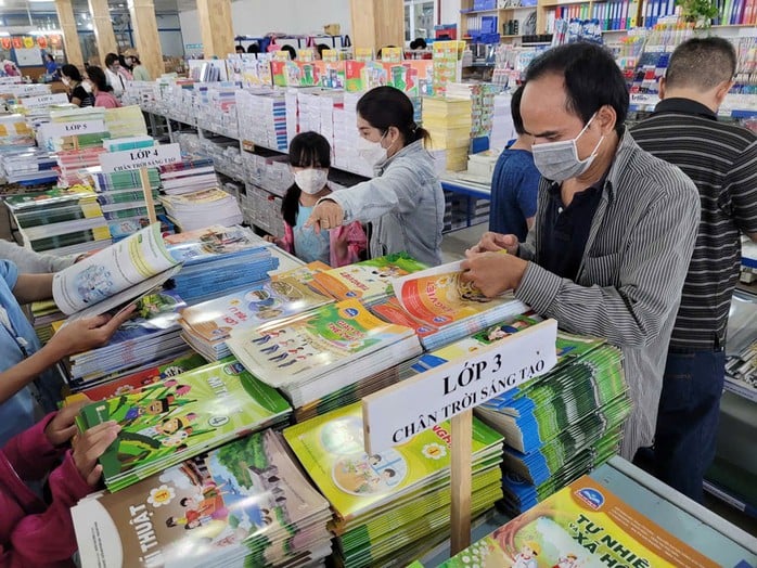 Hạn chế đến mức thấp nhất thay đổi sách giáo khoa - Ảnh 1.