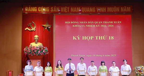 ក្រុមប្រឹក្សាប្រជាជនស្រុក Thanh Xuan ផ្តល់រង្វាន់ដល់សមូហភាព និងបុគ្គលចំនួន ៣២រូប