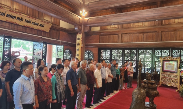 រក្សា "ភ្នែកភ្លឺបេះដូងបរិសុទ្ធប៊ិចមុតស្រួច"