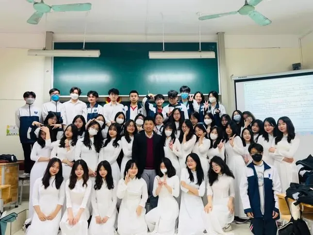 Teacher gives students tips on how to 'turn around' Chemistry in 1 week to get high scores photo 1