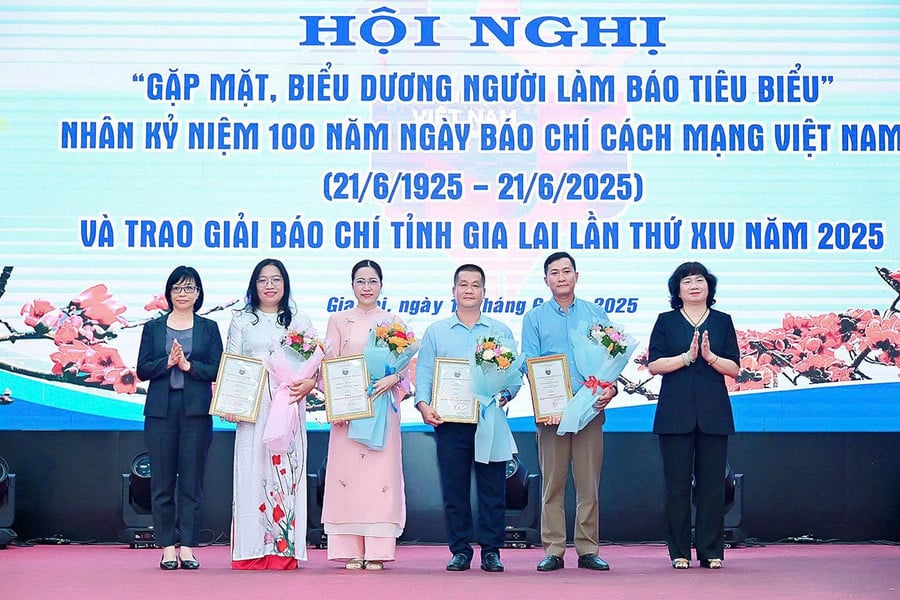 2bg.jpg