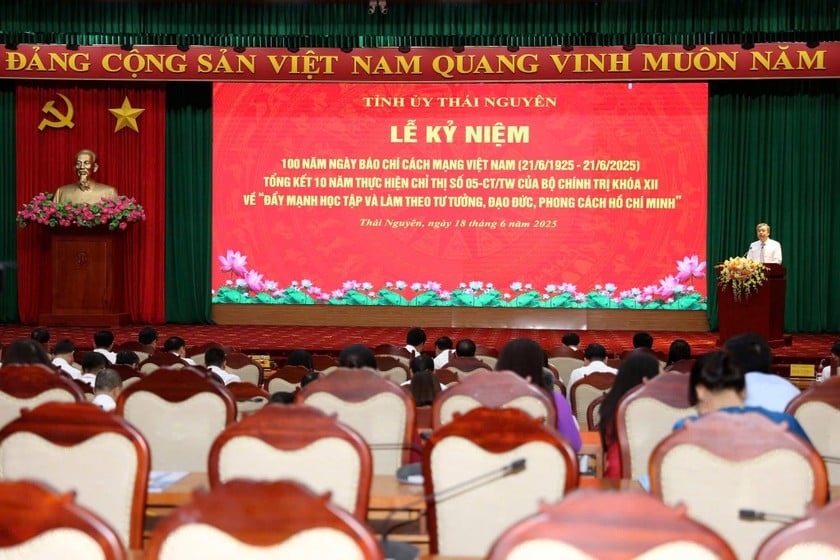 Toàn cảnh Lễ kỷ niệm 100 năm Ngày Báo chí cách mạng Việt Nam và tổng kết 10 năm thực hiện Chỉ thị số 05-CT/TW của Bộ Chính trị khóa XII.