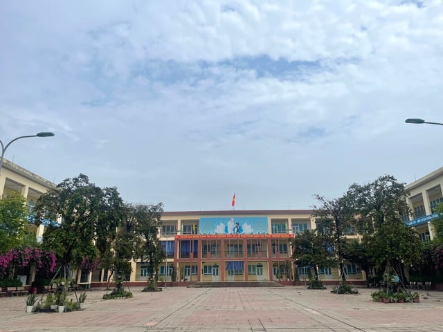 Vụ phụ huynh lên Facebook đòi tiền thừa sách giáo khoa: Nhà trường nhận lỗi- Ảnh 1.