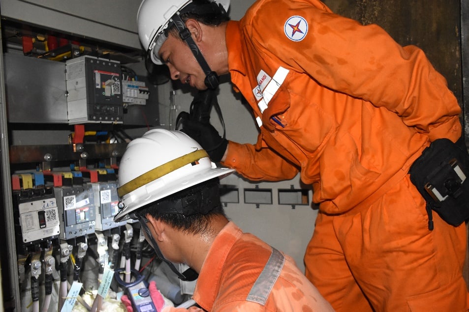 EVN Hà Nội nỗ lực vận hành, đảm bảo cấp điện cao điểm hè 2025- Ảnh 2.