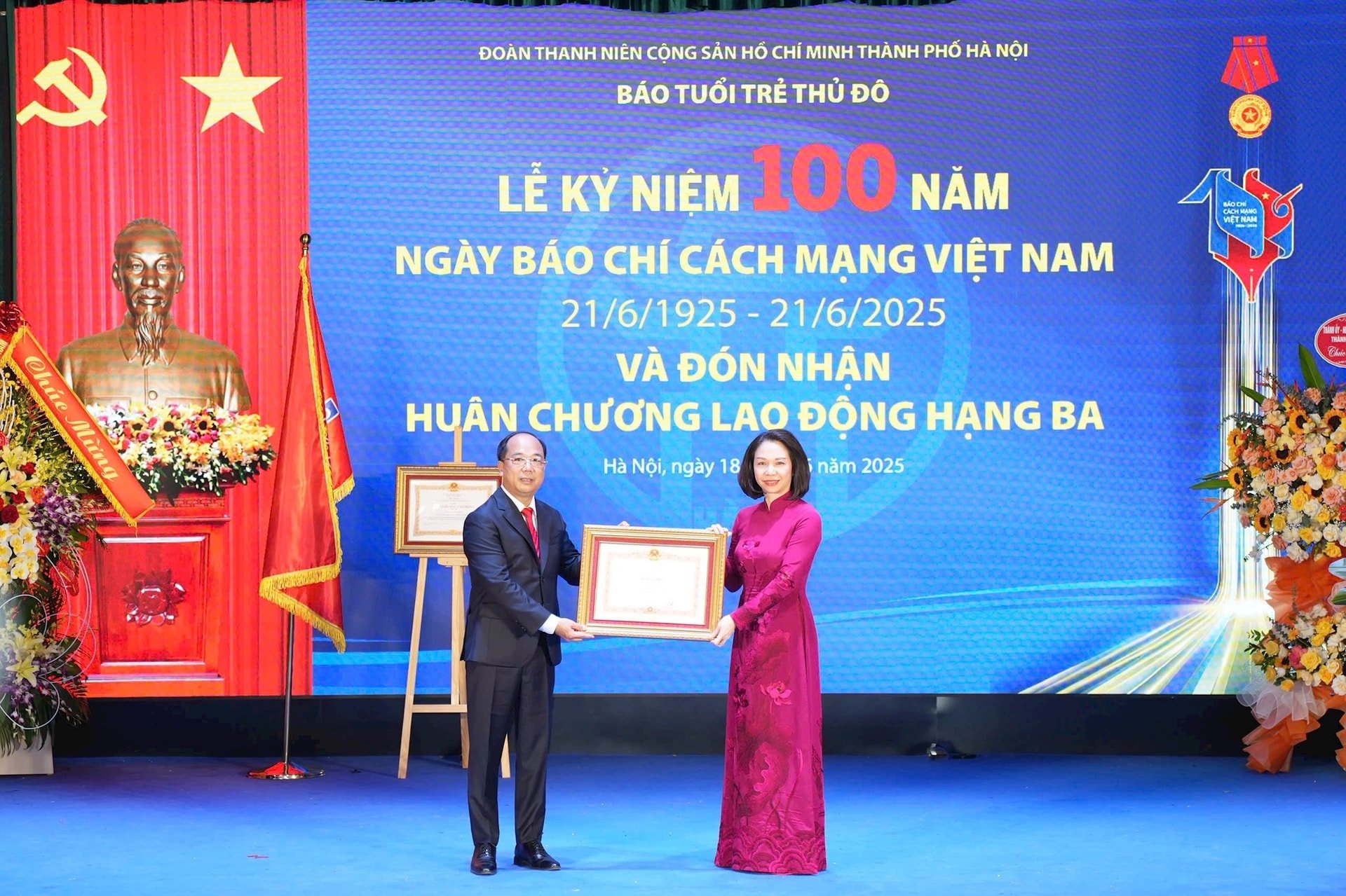 tang-bang-khen-tbt.jpg