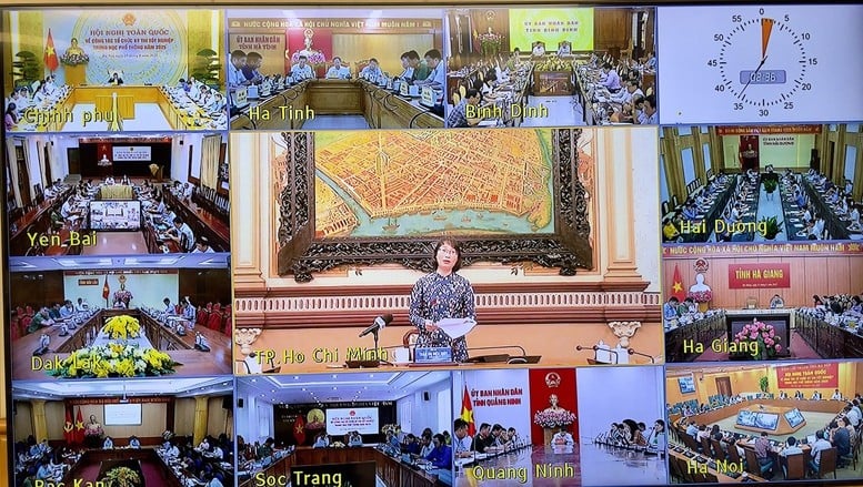 សន្និសីទនេះត្រូវបានភ្ជាប់បណ្តាញអ៊ីនធឺណែតទៅកាន់ទីស្នាក់ការគណៈកម្មាធិការប្រជាជនខេត្ត និងទីក្រុងដែលគ្រប់គ្រងដោយកណ្តាល - រូបថត៖ VGP/Nhat Bac