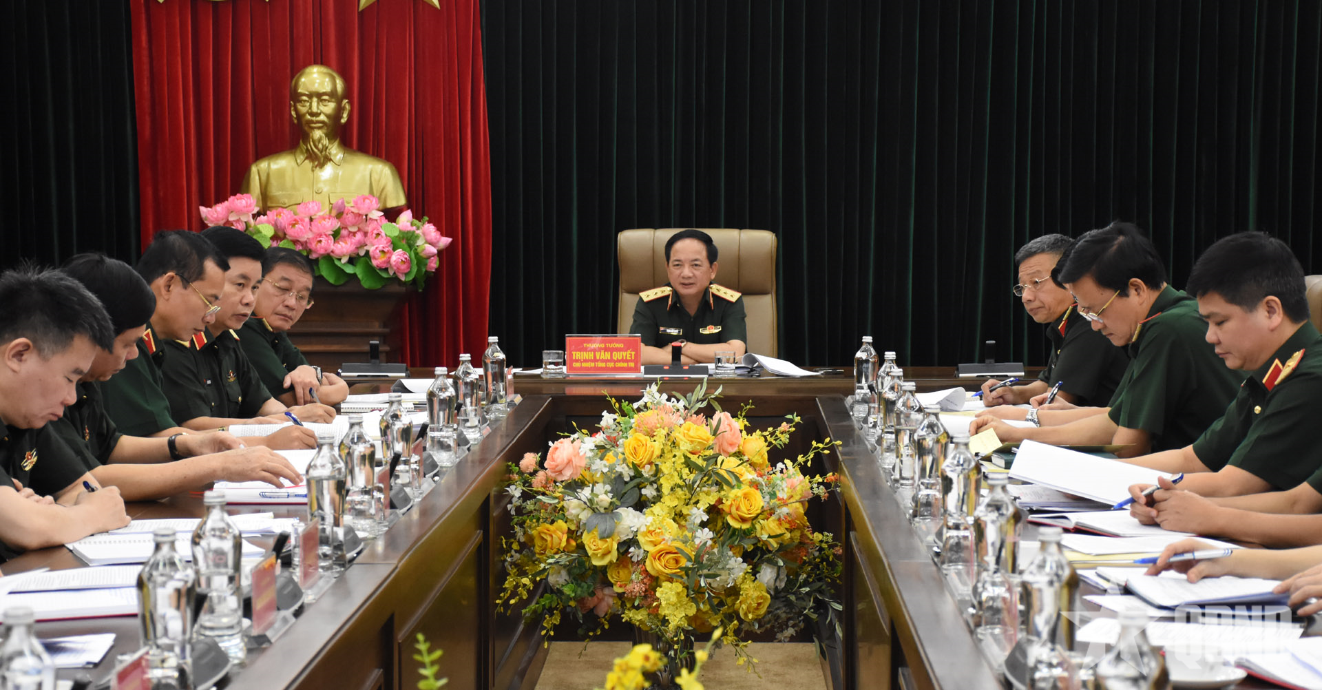 ឧត្តមសេនីយឯក Trinh Van Quyet៖ រៀបចំដោយប្រុងប្រយ័ត្នសម្រាប់សន្និសីទបូកសរុបការងារបក្ស និងការងារនយោបាយរយៈពេល ៦ខែដើមឆ្នាំ២០២៥។