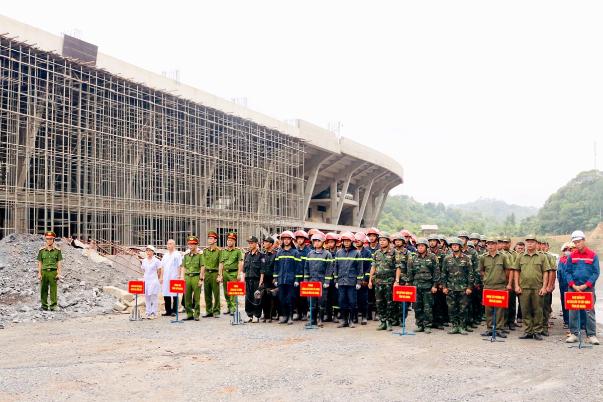 Các lực lượng tham gia diễn tập.