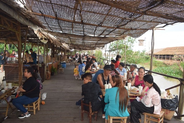 Đồng Tháp thu hút du khách bởi nét đẹp mộc mạc, tự nhiên- Ảnh 1.