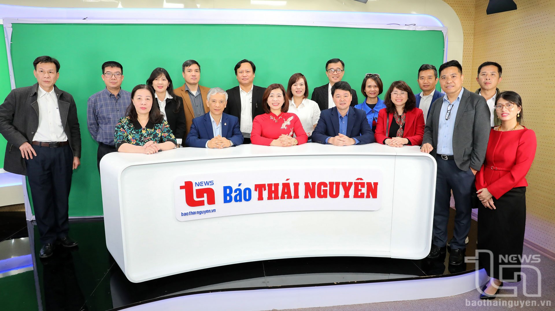 Lãnh đạo Học viện Báo chí và Tuyên truyền trao đổi, nghiên cứu thực tế tại Báo Thái Nguyên.
