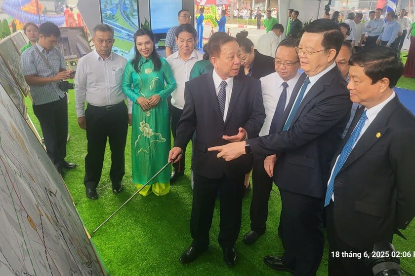Phó Thủ tướng Mai Văn Chính dự lễ khởi công đường Vành Đai 4.