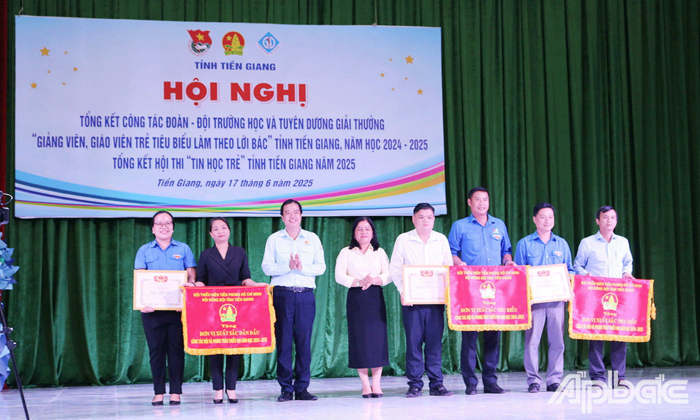 tập thể Hoàn thành xuất sắc tiêu biểu nhiệm vụ công tác Đội và phong trào thiếu nhi, năm học 2024 – 2025 