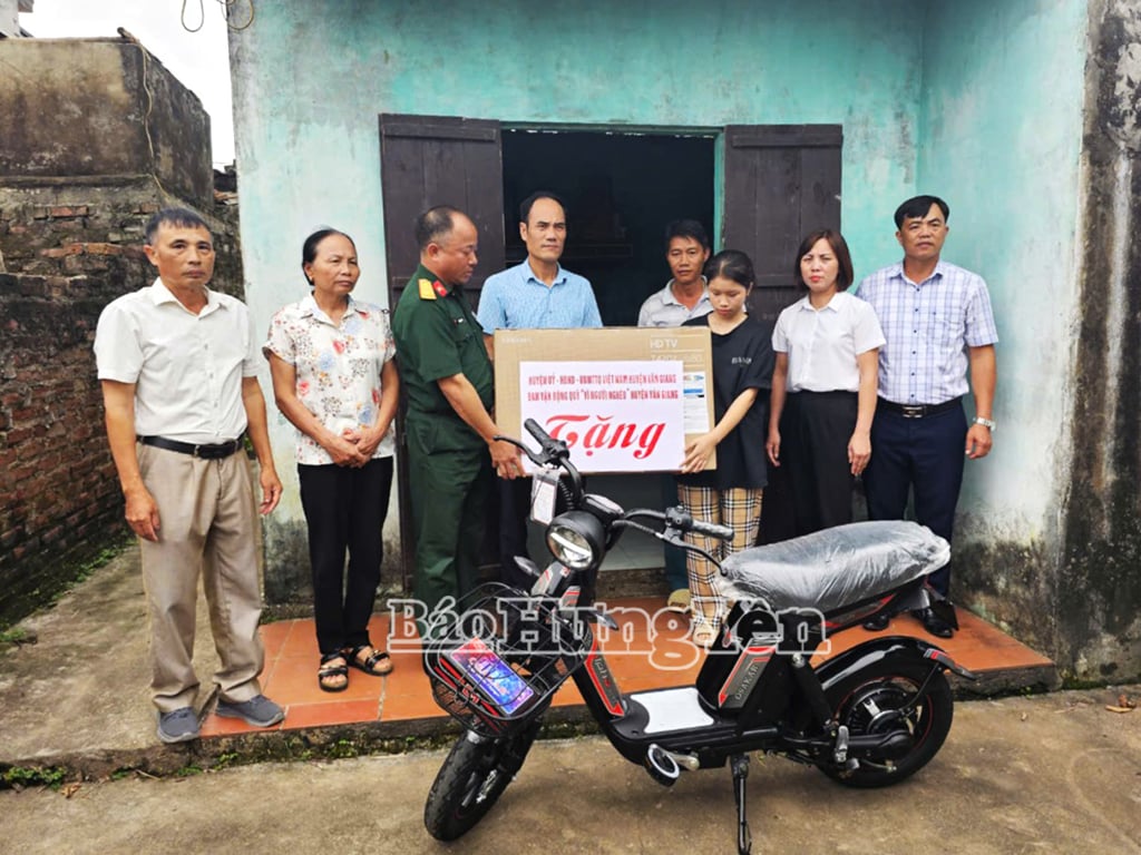 ស្រុក Van Giang ជា​ភូមិ​ដំបូង​ក្នុង​ខេត្ត​ដែល​គ្មាន​គ្រួ​សារ​ក្រី​ក្រ​ទៀត​ទេ។