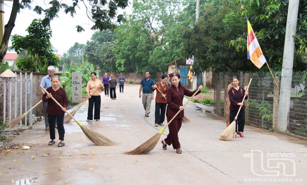 នៅតំបន់លំនៅដ្ឋាន ការសម្អាតផ្លូវភូមិ និងផ្លូវលំត្រូវបានអនុវត្តជារៀងរាល់សប្តាហ៍ និងប្រចាំខែ។