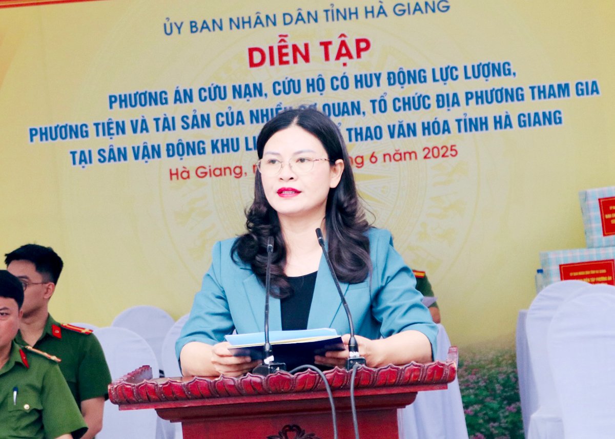 Phó Chủ tịch UBND tỉnh Vương Ngọc Hà phát biểu tại buổi diễn tập.