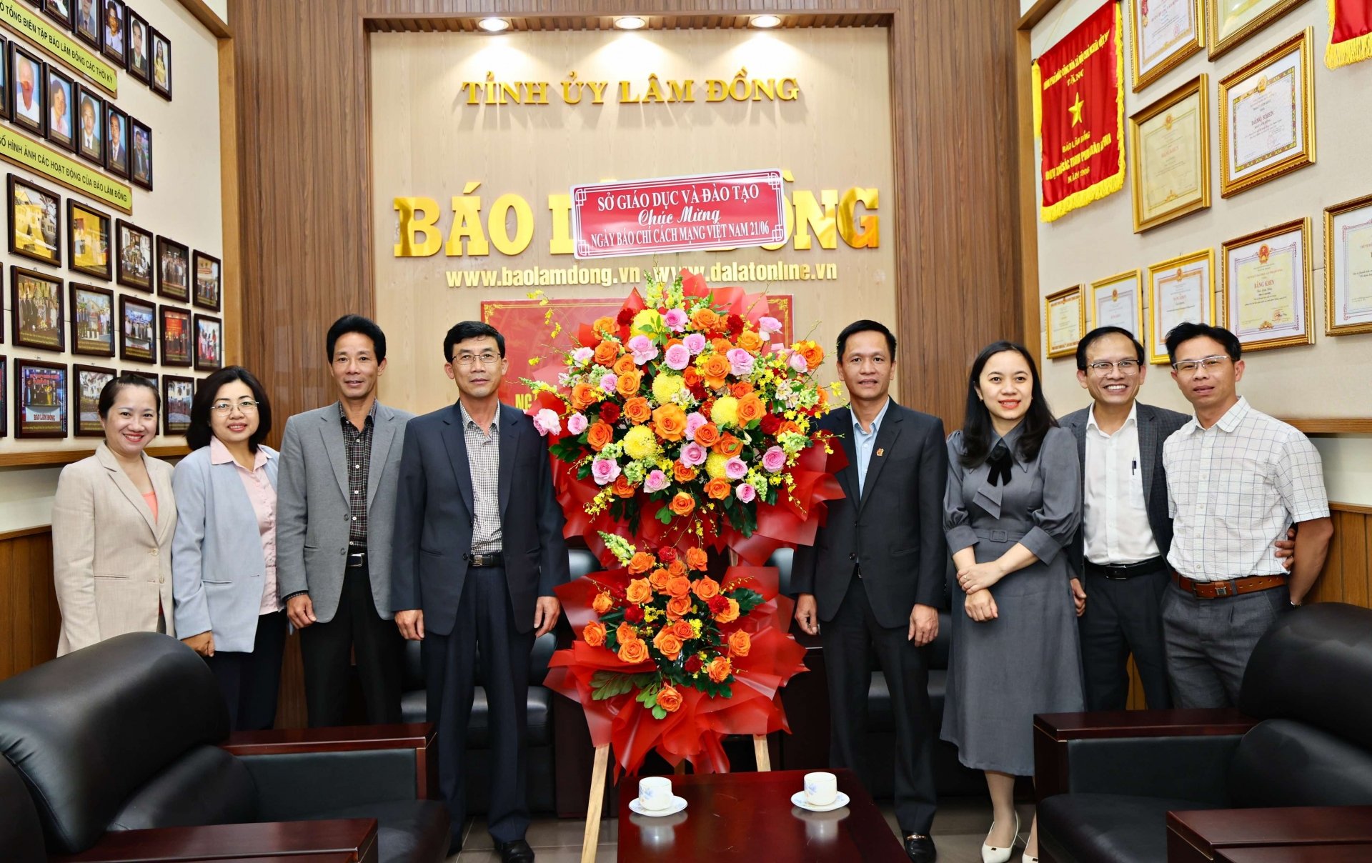 Lãnh đạo Sở Giáo dục và Đào tạo tỉnh Lâm Đồng thăm, chúc mừng tập thể lãnh đạo, phóng viên, người lao động Báo Lâm Đồng