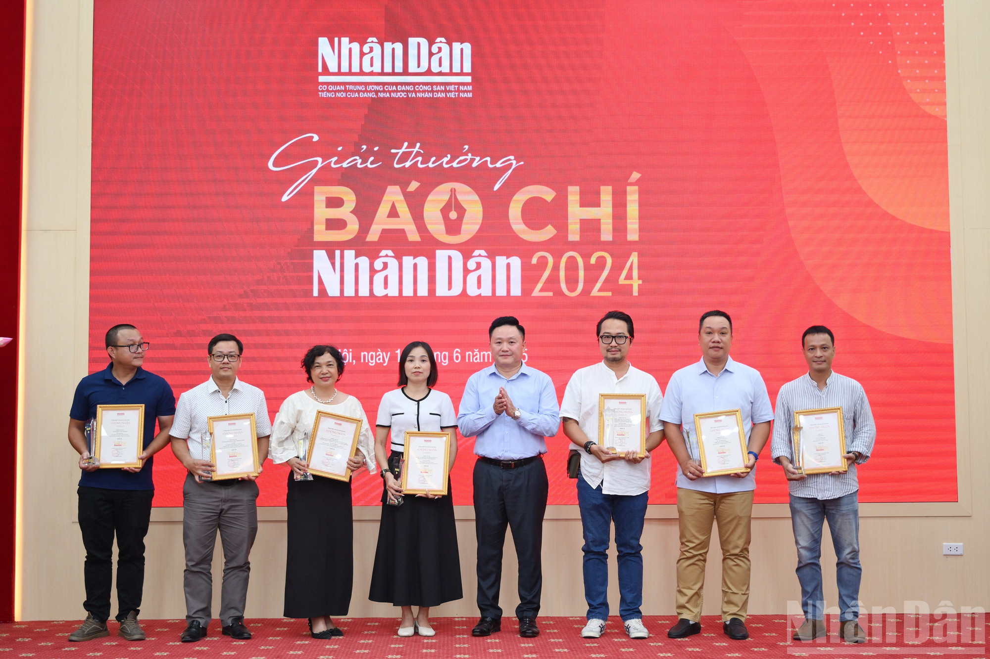 ndo_br_mitting-bao-nhandan-216-7310.jpg