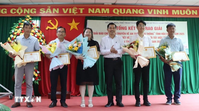 ttxvn-hau-giang-tong-ket-giai-bao-chi-tuyen-truyen-ve-an-toan-giao-thong-nam-2025.jpg
