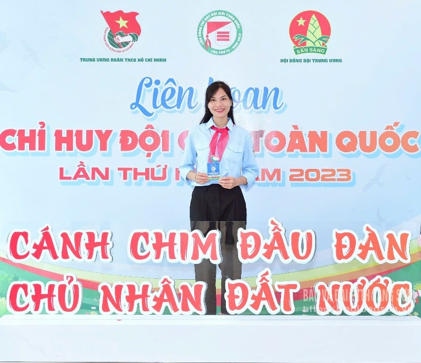 លោកគ្រូ Vu Thi Thuong ចូលរួមក្នុងមហោស្រពអ្នកដឹកនាំក្រុមឆ្នើមថ្នាក់ជាតិឆ្នាំ 2023 (រូបថតផ្តល់ដោយតួអក្សរ)