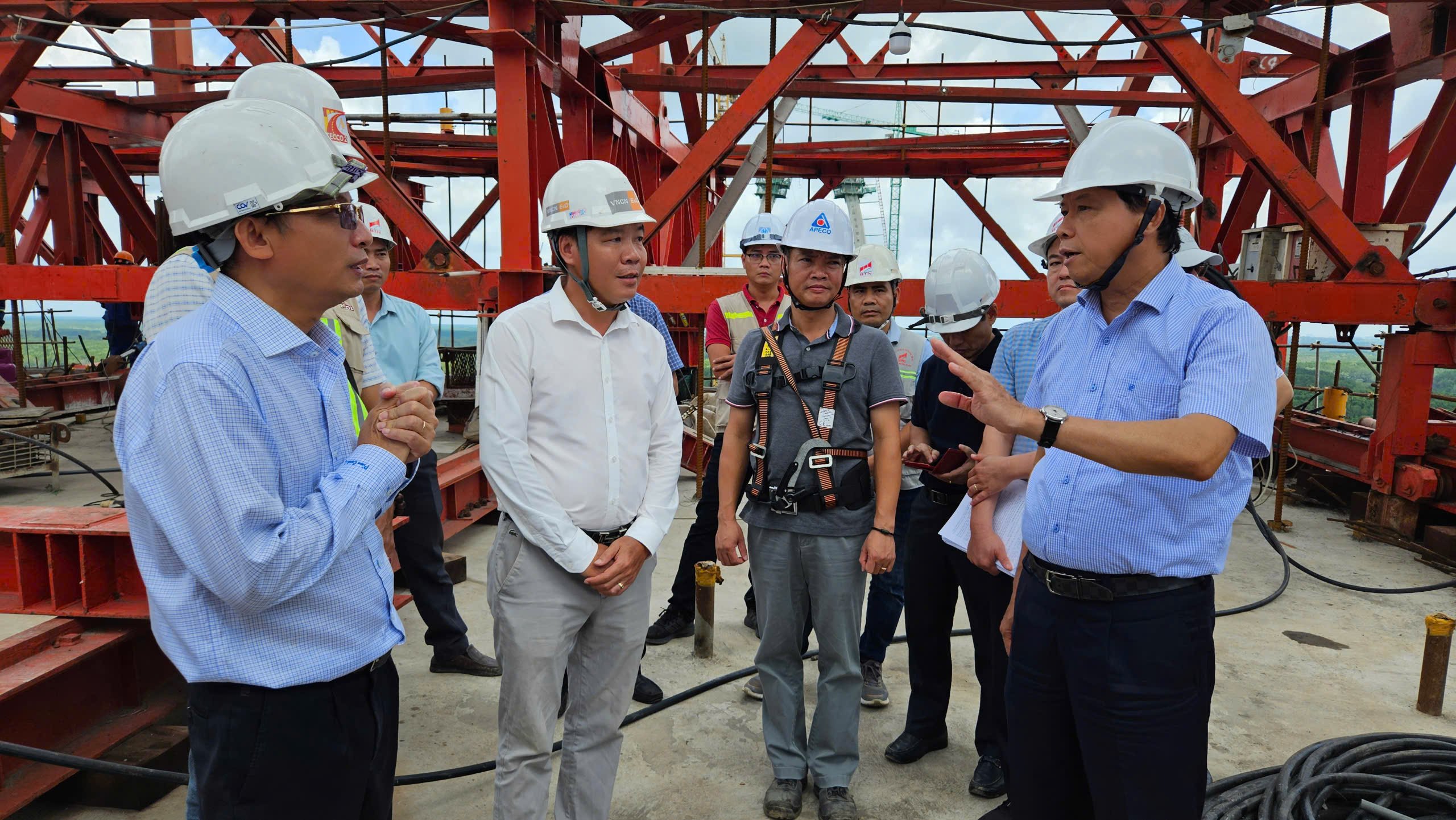 Chủ tịch UBND tỉnh Nguyễn Văn Thọ kiểm tra tiến độ cầu Phước An.