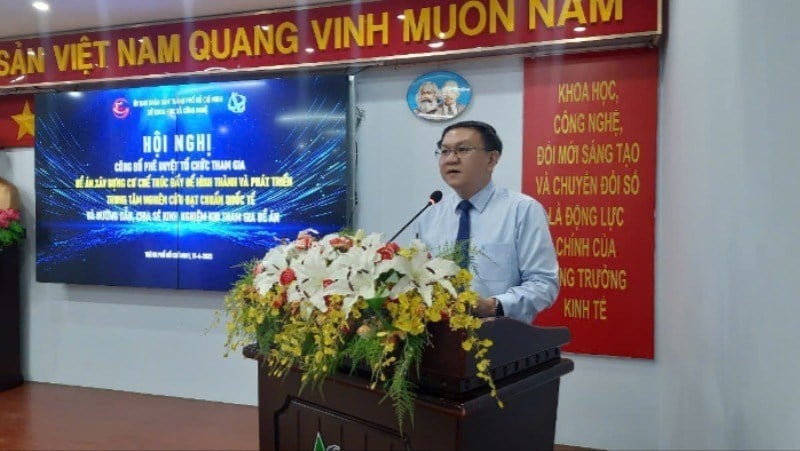 Mr. Lam Dinh Thang, Director of Ho Chi Minh City Department of Science and Technology, spoke at the conference.