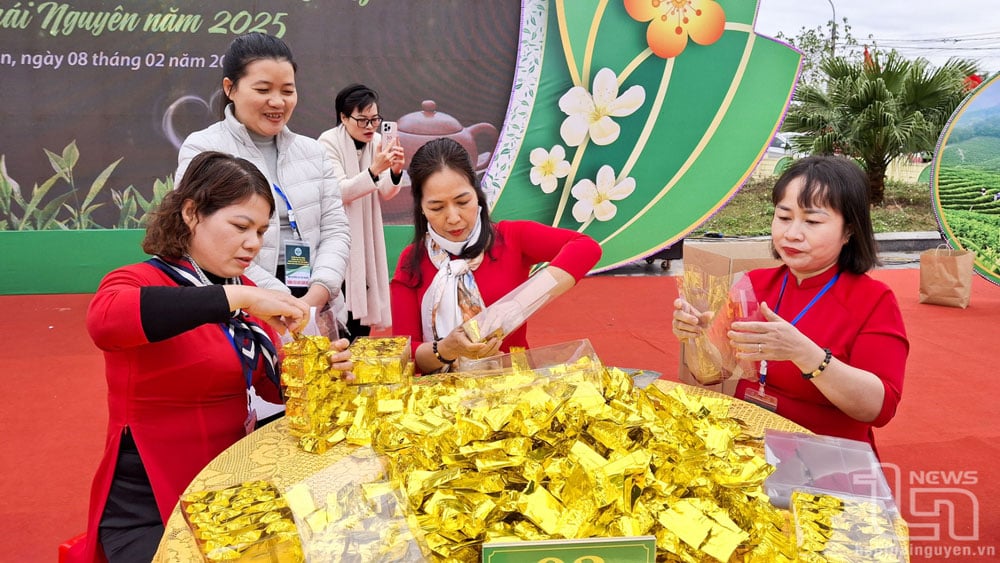 Nhiều doanh nghiệp, hợp tác xã ở Thái Nguyên đã  ứng dụng công nghệ số trong kết nối, tiêu thụ sản phẩm trà.