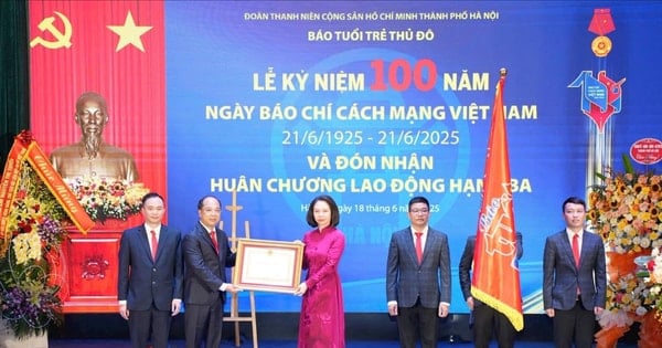 Tuoi Tre Thu Do Newspaper received the Third Class Labor Medal