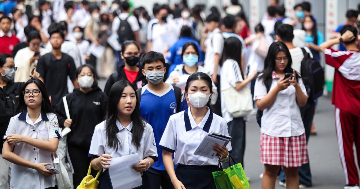 Tuyển sinh ĐH năm 2025: Tổ hợp xét tuyển nào có nhiều ưu thế nhất?
