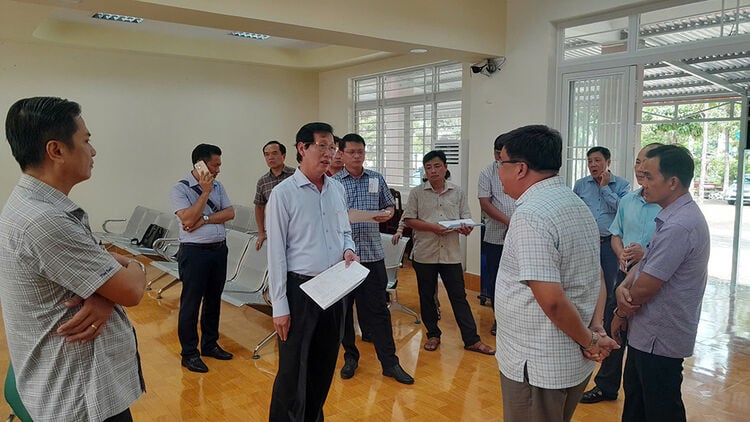 Les dirigeants du Comité populaire provincial inspectent la préparation et le fonctionnement de la nouvelle commune du district de Phu Tan.