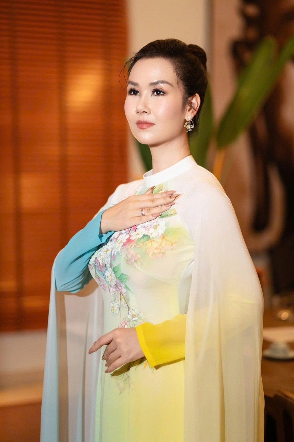 Hương Tràm tự hào góp tiếng hát tôn vinh những người làm báo - 2